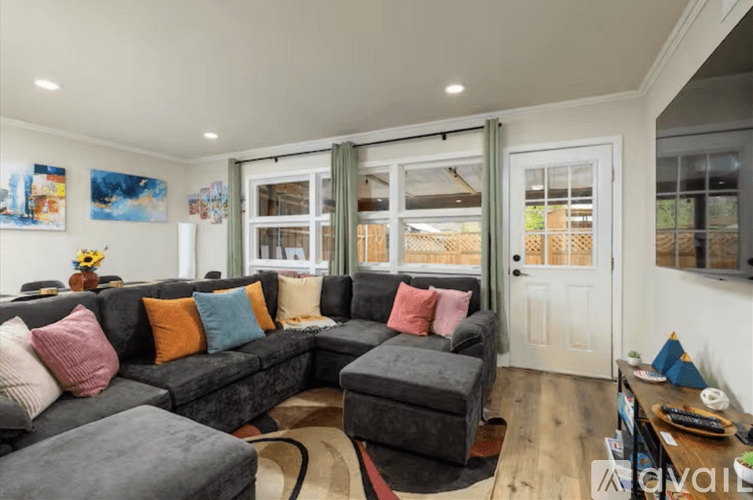 Arlington House: 2219 Greenway St