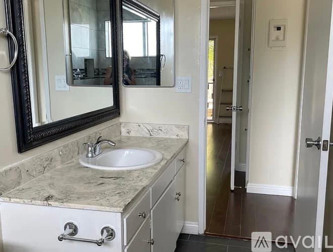 La Crescenta-Montrose Apartment: 4425 Ocean View Boulevard