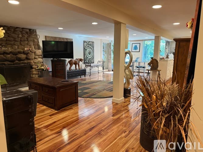 Westport Apartment: Newtown Turnpike Westport