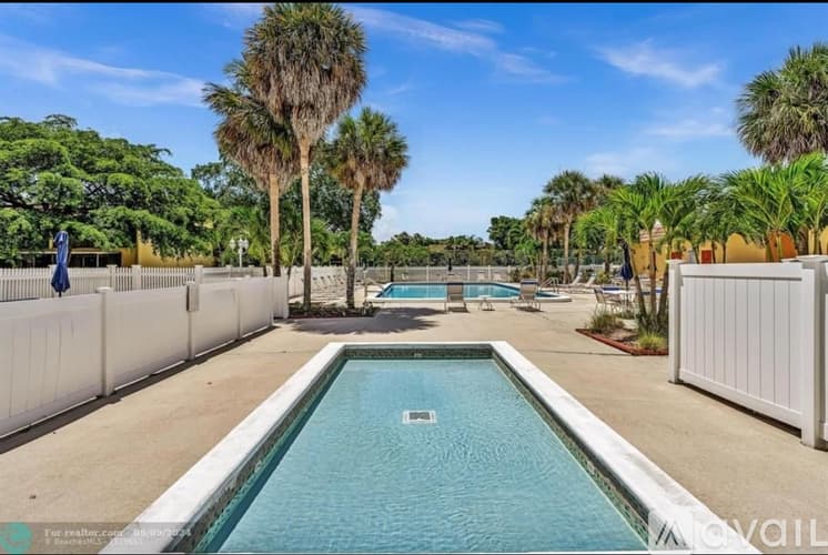 Boca Raton Apartment: 830 SW 9th St Cir