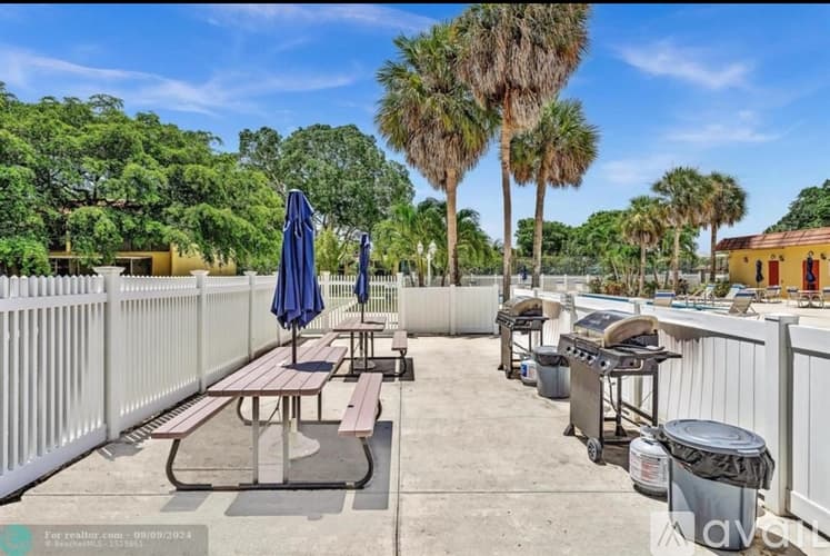 Boca Raton Apartment: 830 SW 9th St Cir