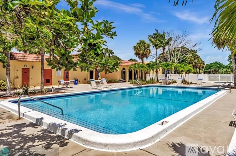 Boca Raton Apartment: 830 SW 9th St Cir