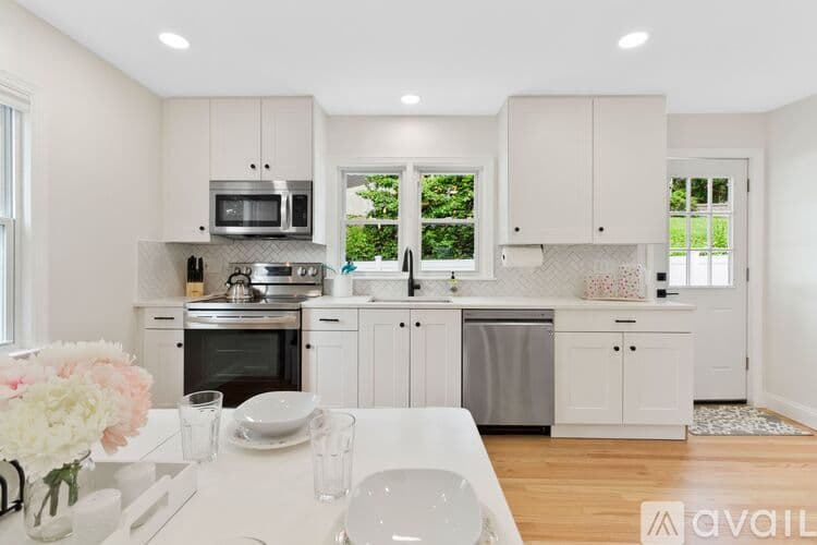 West Haven House: 106 Honor Rd
