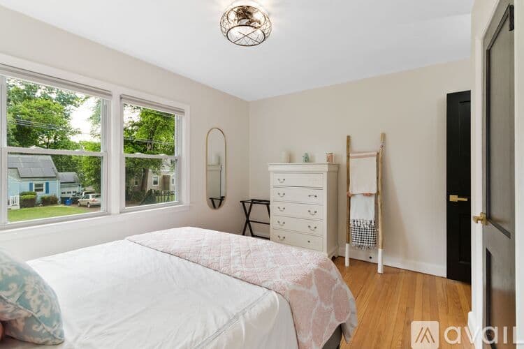 West Haven House: 106 Honor Rd