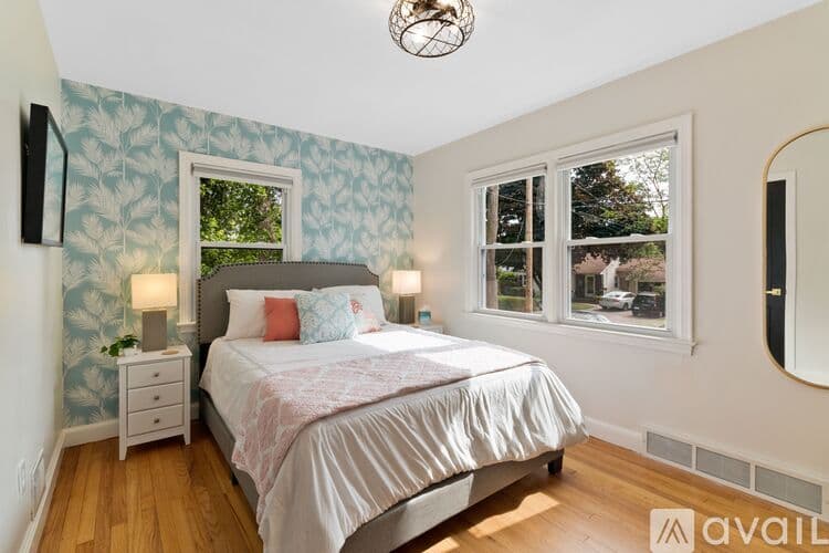 West Haven House: 106 Honor Rd