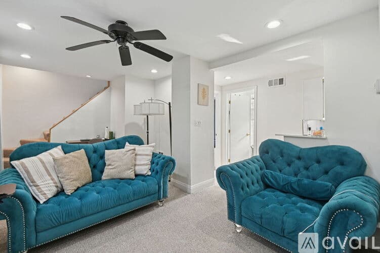 Chicago Apartment: 5017 N Meade Ave
