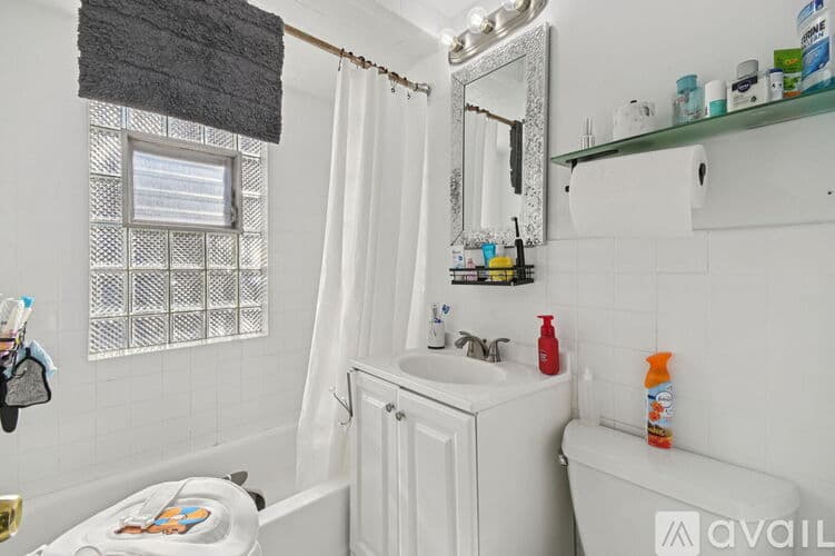 Chicago Apartment: 5017 N Meade Ave