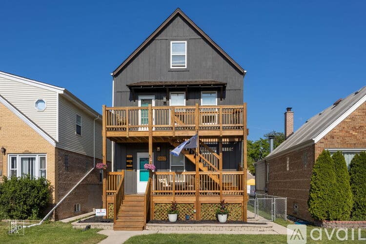 Chicago Apartment: 5017 N Meade Ave
