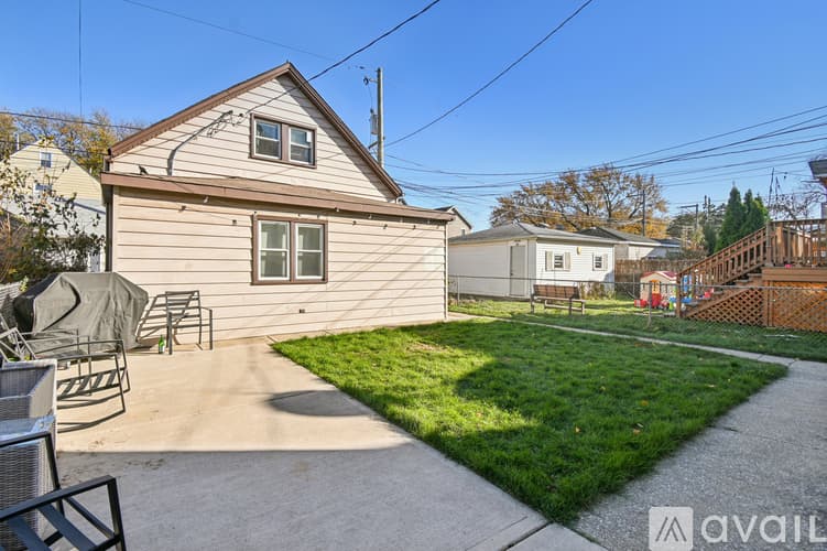 Chicago Apartment: 5017 N Meade Ave
