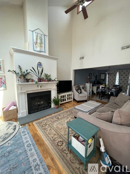 Guilford Condo: 2514 Boston Post Road