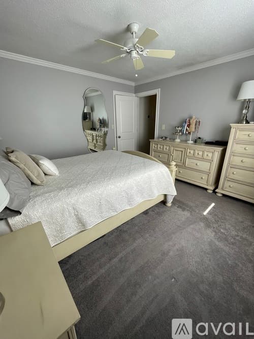 Guilford Condo: 2514 Boston Post Road