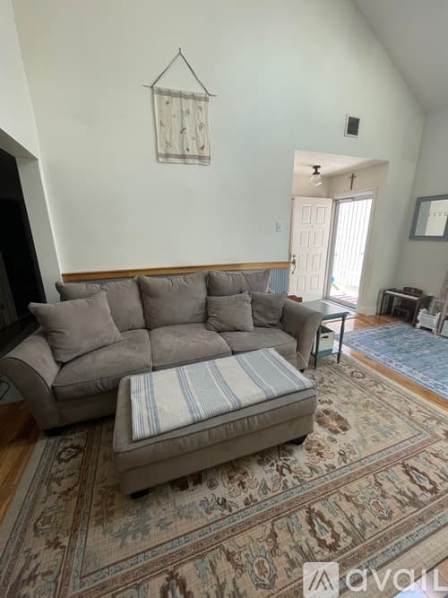 Guilford Condo: 2514 Boston Post Road