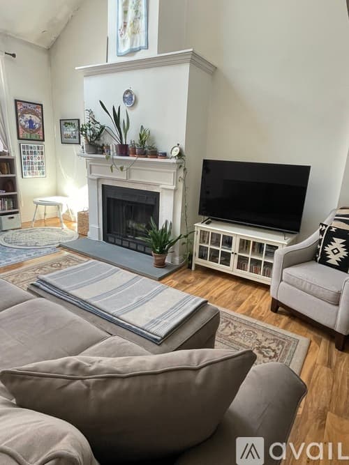 Guilford Condo: 2514 Boston Post Road