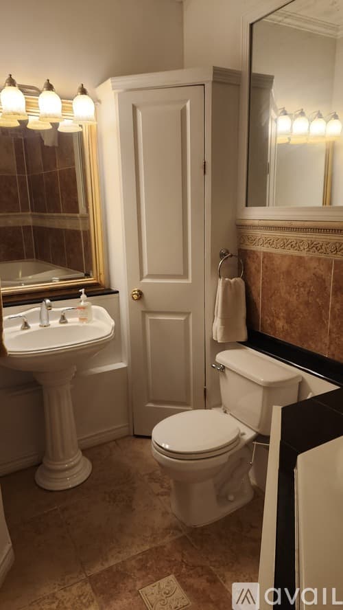 Hopkinton Apartment: 21 Ash St