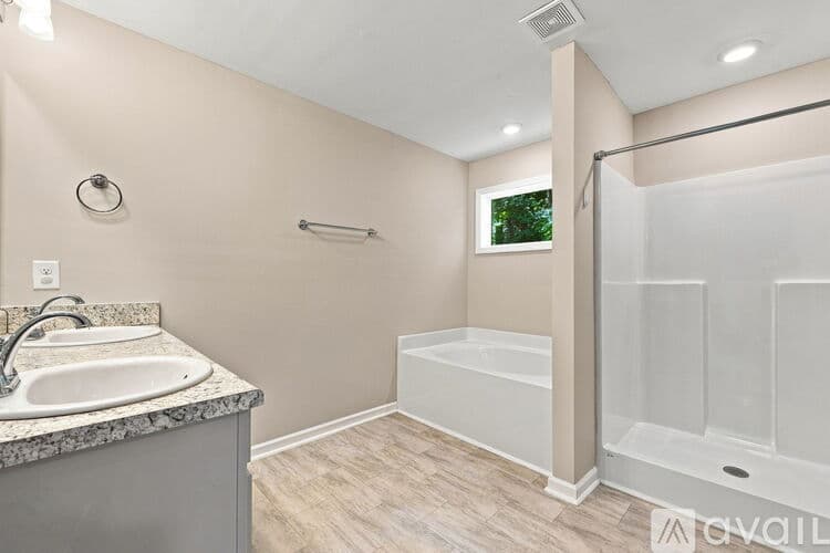 LaGrange House: 113 Richmond Dr