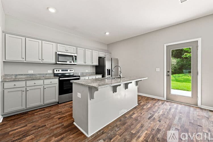 LaGrange House: 113 Richmond Dr