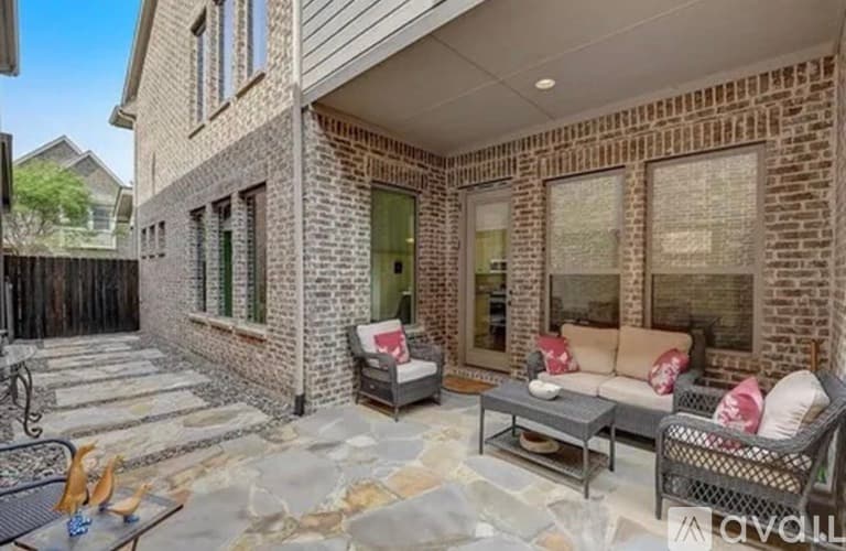 Arlington House: 1203 Harris Hawk Way
