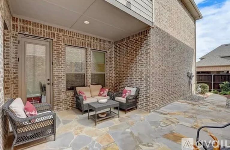 Arlington House: 1203 Harris Hawk Way