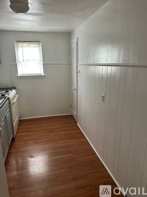 Woodbury Apartment: 76 South Woodland Avenue