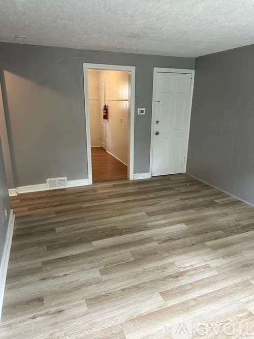Woodbury Apartment: 76 South Woodland Avenue