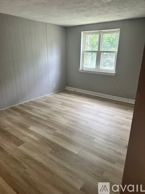 Woodbury Apartment: 76 South Woodland Avenue