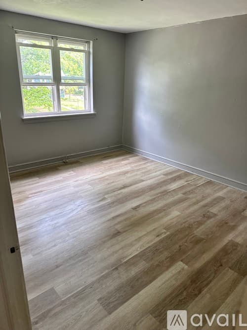 Woodbury Apartment: 76 South Woodland Avenue