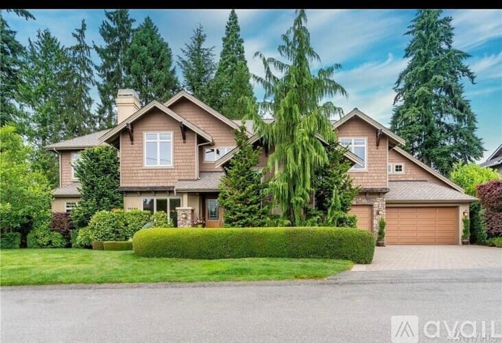 Bellevue House: 10444 Northeast 16th Place