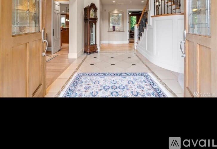 Bellevue House: 10444 Northeast 16th Place