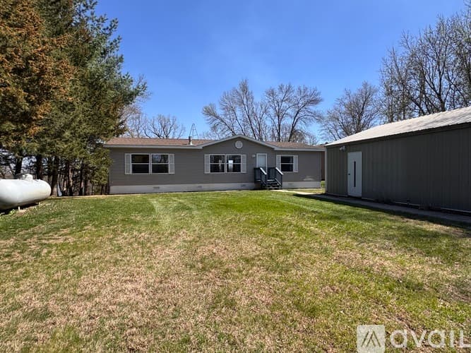 Litchfield House: 57975 226th St