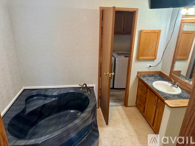 Litchfield House: 57975 226th St