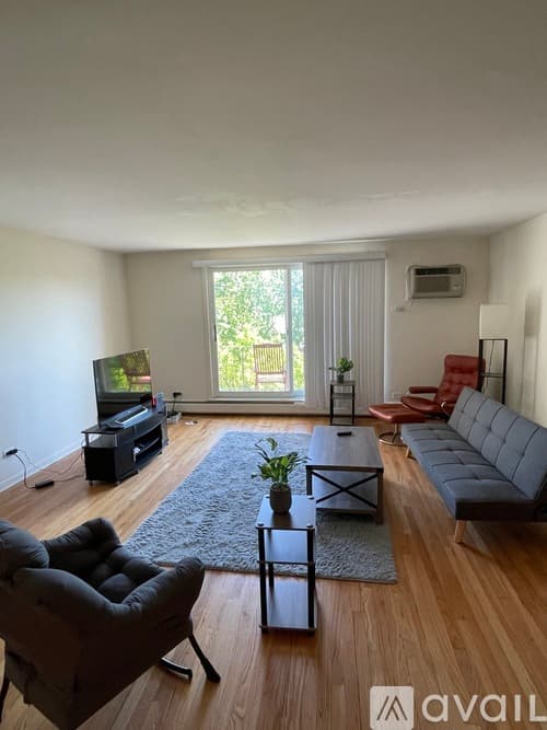 Evanston Apartment: 1326 Chicago Ave