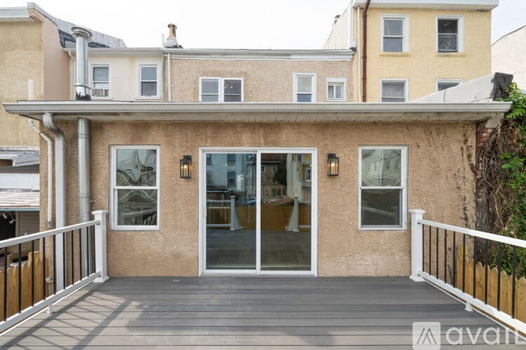 Philadelphia House: 163 East Street