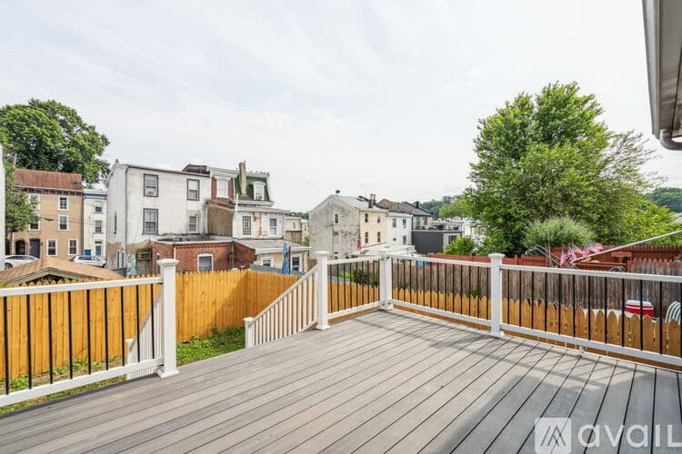 Philadelphia House: 163 East Street