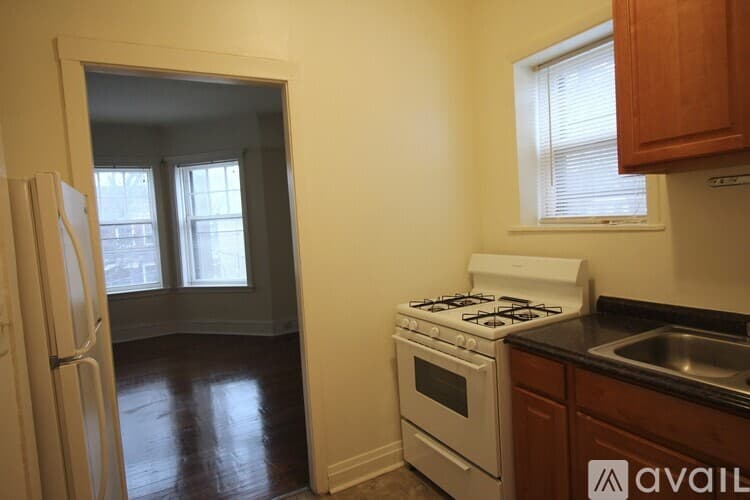 Evanston Apartment: 838 Sherman Ave