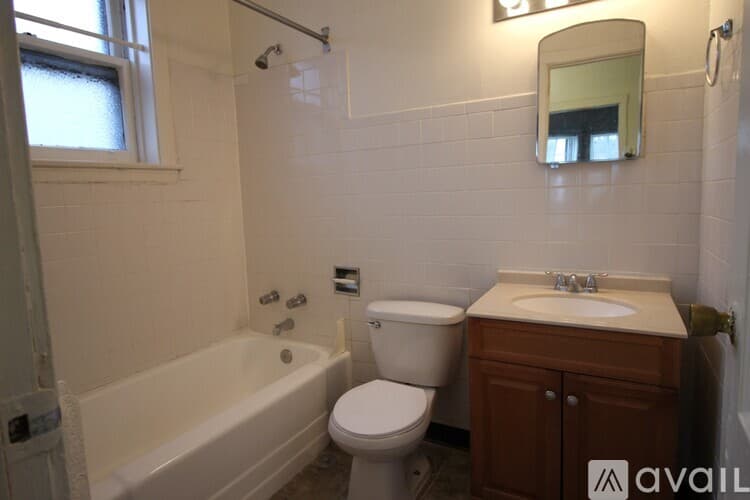Evanston Apartment: 838 Sherman Ave