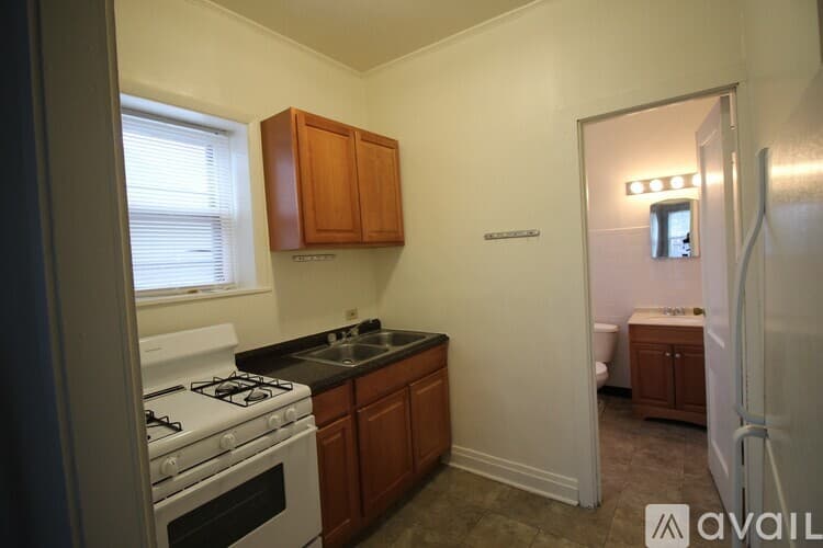 Evanston Apartment: 838 Sherman Ave
