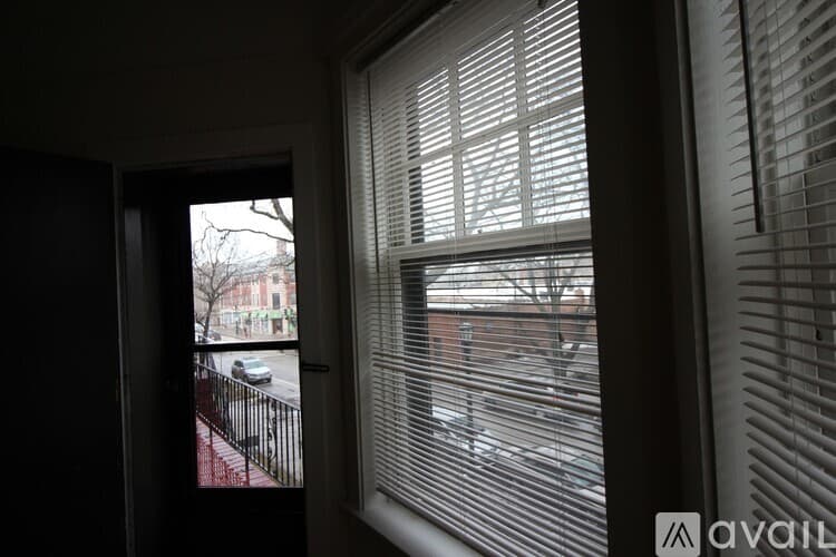 Evanston Apartment: 838 Sherman Ave