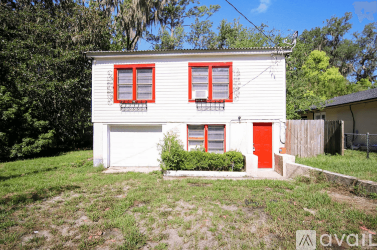 Jacksonville House: 9924 Sunset Dr