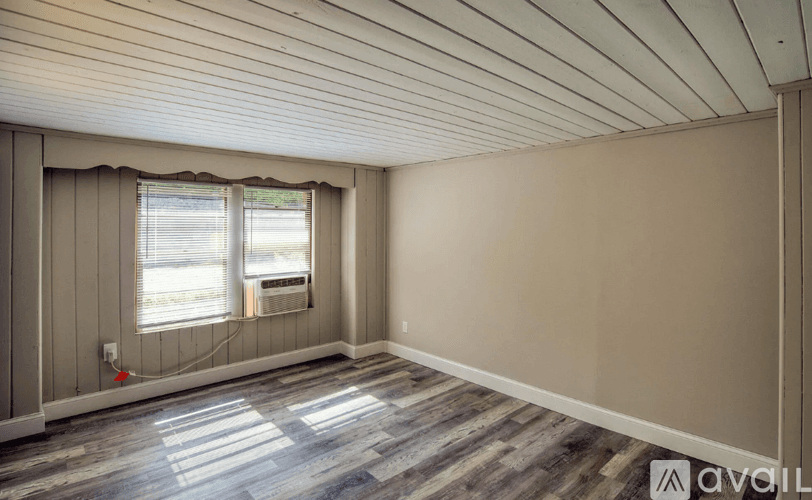 Jacksonville House: 9924 Sunset Dr