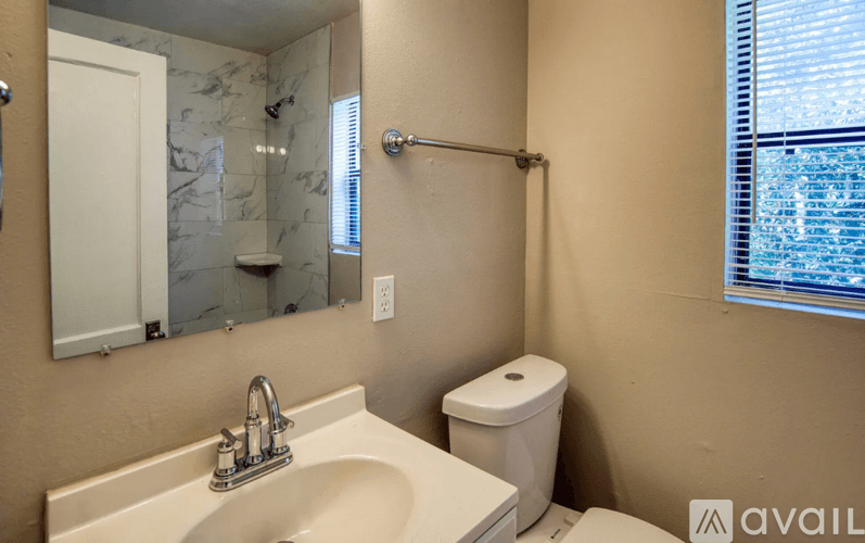 Jacksonville House: 9924 Sunset Dr