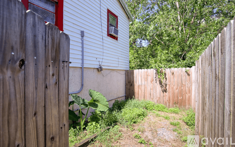 Jacksonville House: 9924 Sunset Dr