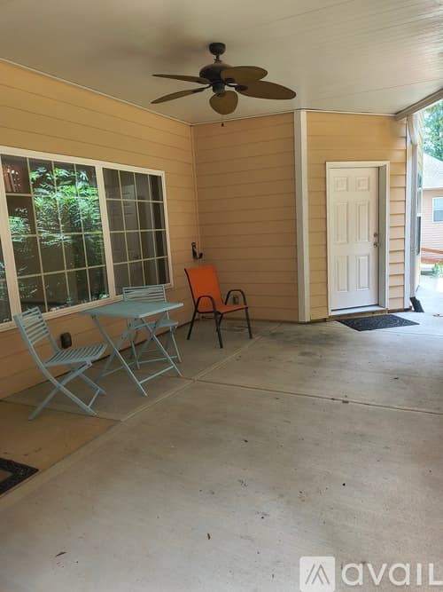 Woodstock Apartment: 430 English Ivy Way