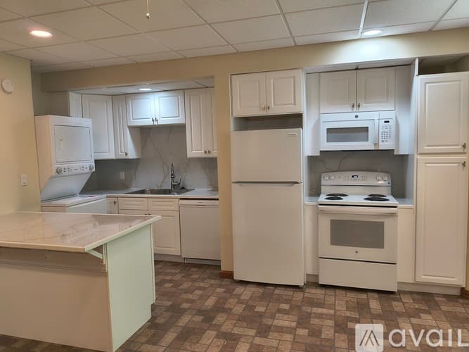 Woodstock Apartment: 430 English Ivy Way