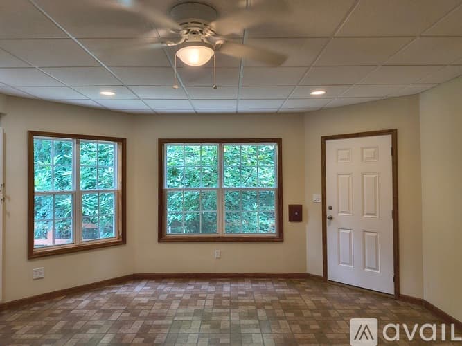 Woodstock Apartment: 430 English Ivy Way