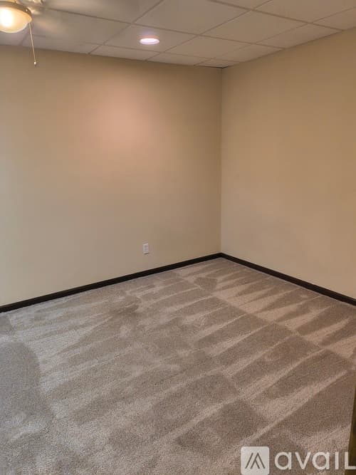 Woodstock Apartment: 430 English Ivy Way