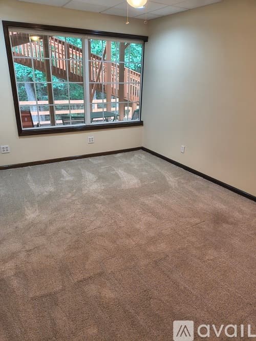 Woodstock Apartment: 430 English Ivy Way