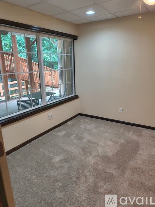 Woodstock Apartment: 430 English Ivy Way