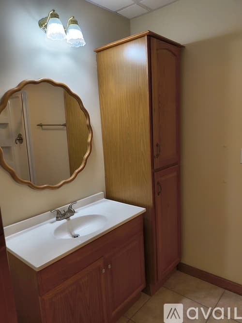 Woodstock Apartment: 430 English Ivy Way