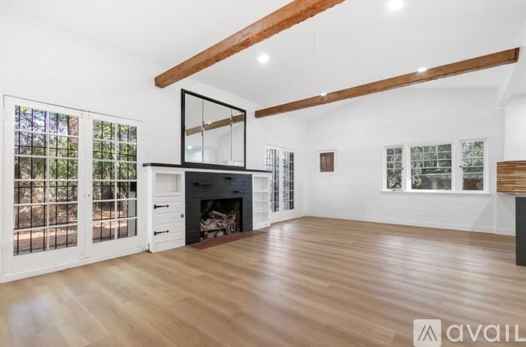 Los Angeles House: 6170 Melvin Avenue