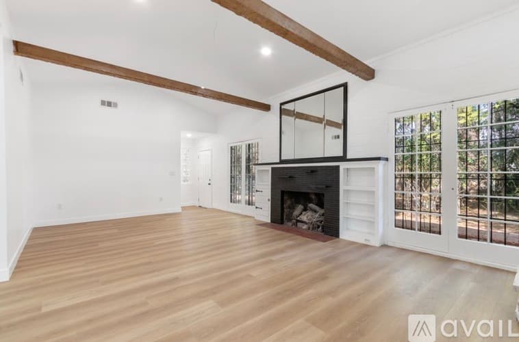 Los Angeles House: 6170 Melvin Avenue